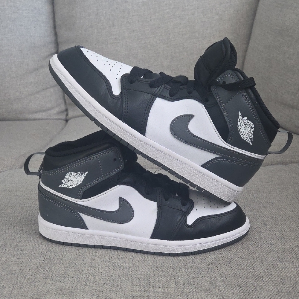 Nike Kids Black and White Sneakers